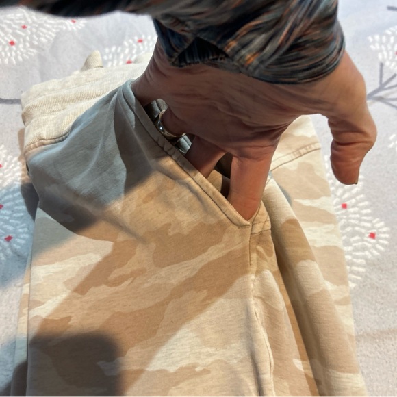 Athleta Balance Printed Jogger L Beige Camo Soft Knit Active Lounge Gym Work Out - Picture 9 of 10